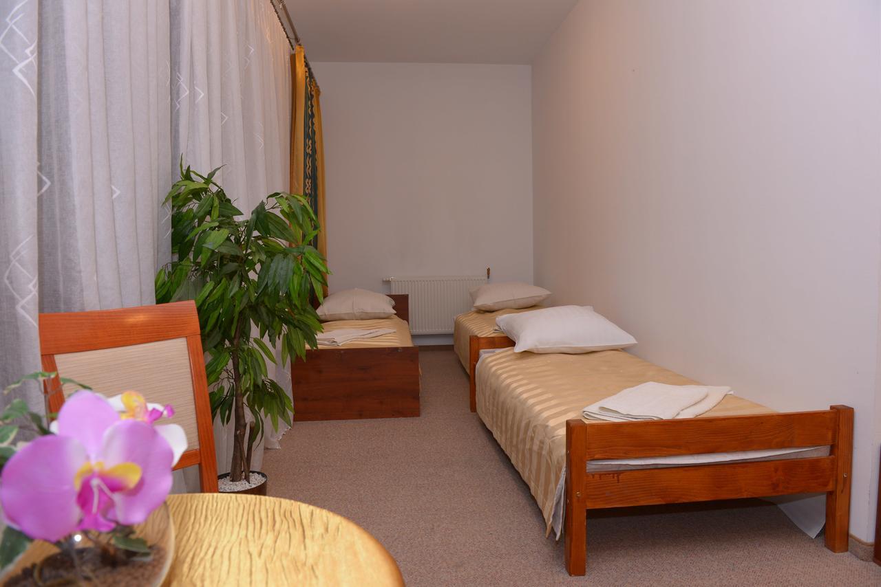 Hotel Pod Debami Terespol Exterior foto