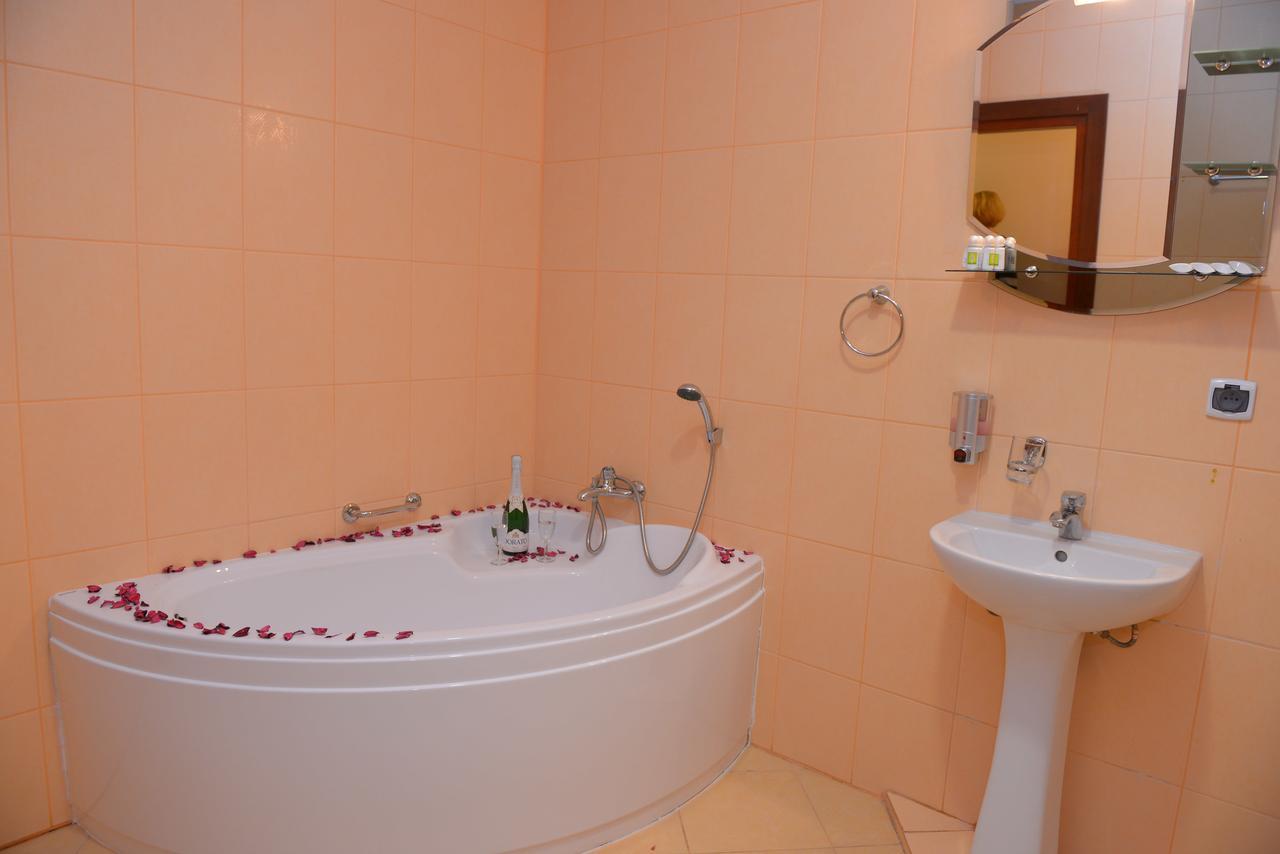 Hotel Pod Debami Terespol Exterior foto